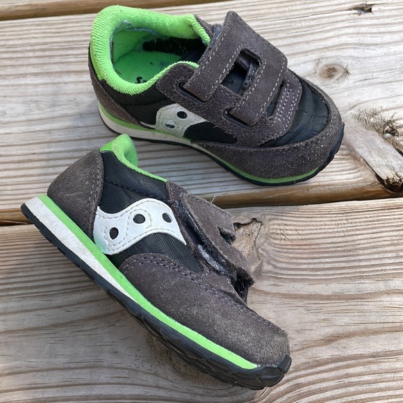 Saucony Baby Jazz  Low Pro in Gray/Neon Green Size 4.5 - Picture 8 of 10